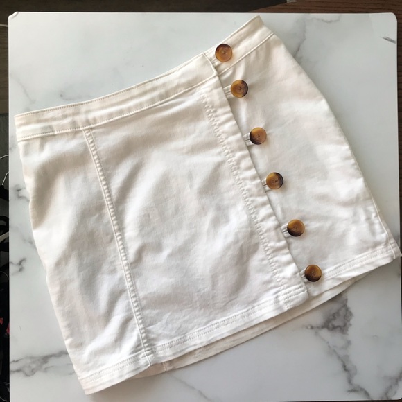 Free People white tortoise shell button mini skirt - Picture 2 of 8